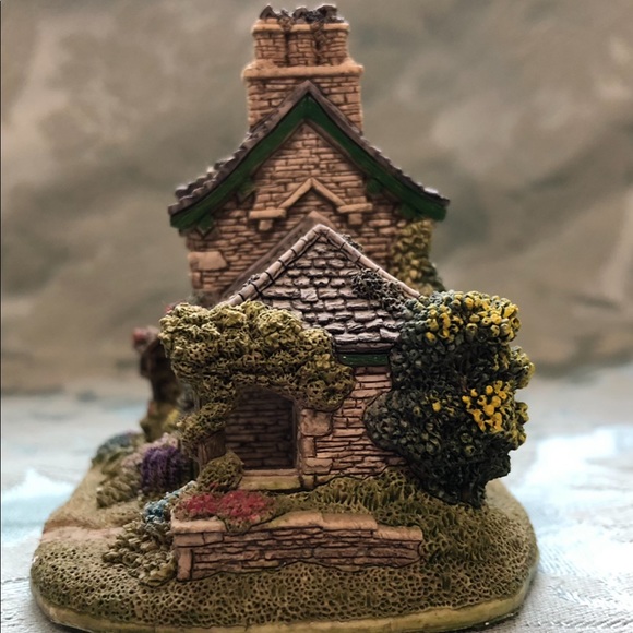 Lilliput Lane Nutkin Cottage Collector"s Club - Picture 3 of 6